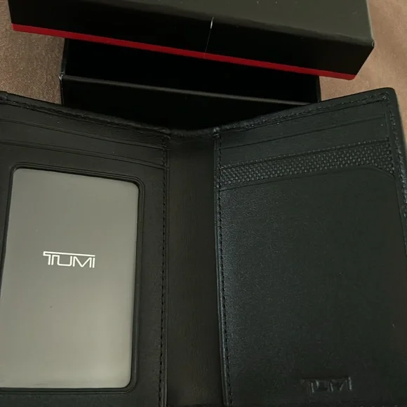 NWT Tumi Alpha multi window card case - Picture 3 of 5